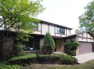 1906 E Maya Ln, Mount Prospect, IL 60056