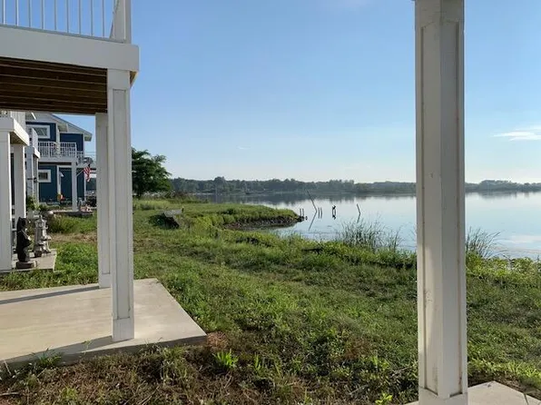 175 Joslin Cove Dr, Manistee, MI 49660