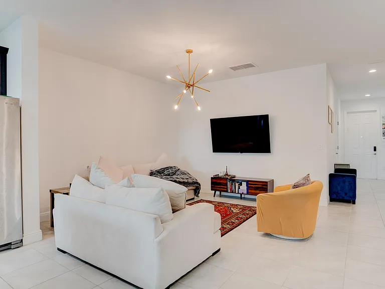 576 Parsons Way — Photo 7