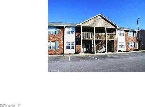 1st image of W Brook Ct
