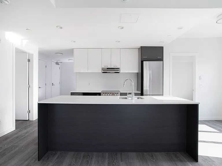 537 Foster Ave — Photo 40