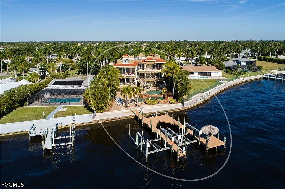 5 bed, 7.0 bath, 4627 sqft, $21,130 — Photo 4