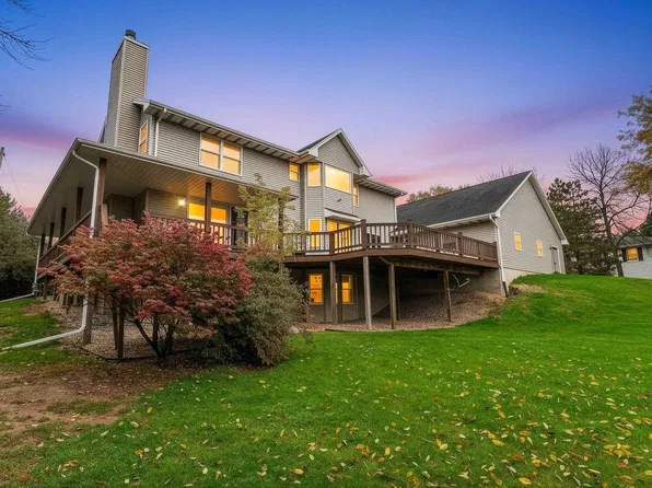 4245 S Sunburst Ln, New Franken, WI 54229