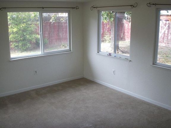 3rd image of 509 N Santa Ana St