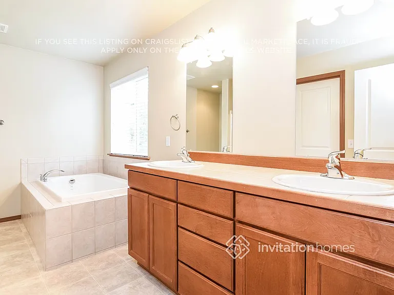 2412 193rd St SW — Photo 11