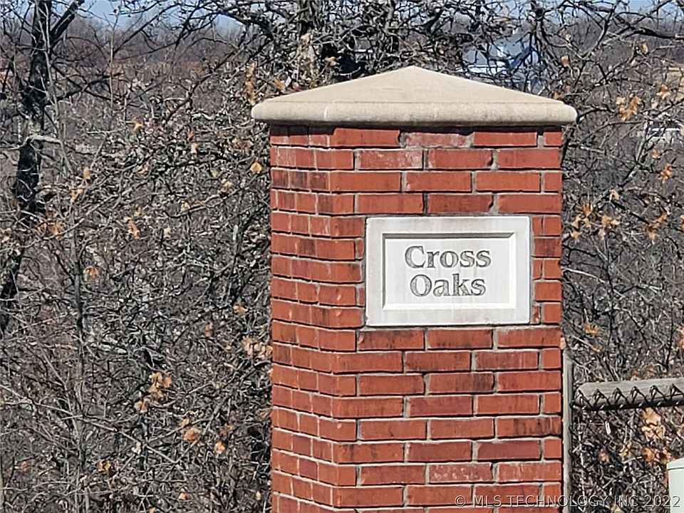 1st image of Cross Oaks Dr