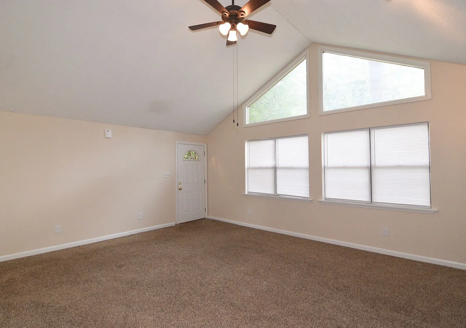 3BR 2BA 2-Car Garage Back Deck Private Yard All in Evans! — Photo 3