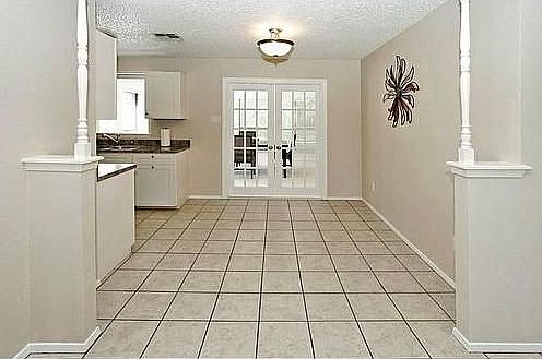 5th image of 705 Hyde Park Ct