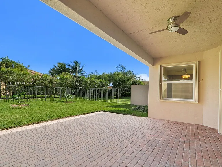 8185 Fiera Ridge Dr — Photo 11
