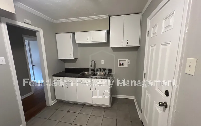 3 bed, 1.5 bath, 994 sqft, $1,025 — Photo 4