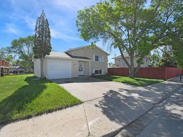 1812 6th Ave E, Williston, ND 58801