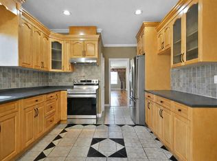 21008 Barker Ave, Maple Ridge, BC V2X8R6