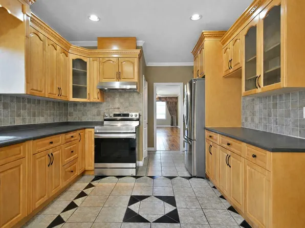 21008 Barker Ave, Maple Ridge, BC V2X 8R6