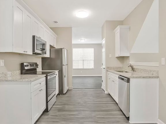 3rd image of 6520 Lake Mill Ct