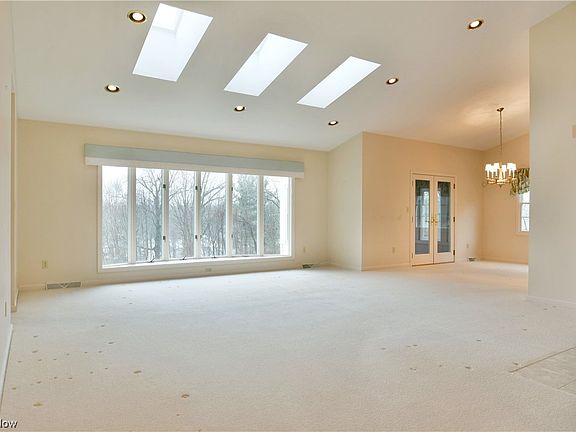 4th image of 280 Jefferson Pl