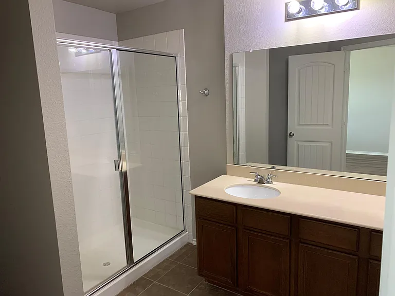 328 Carlyle St — Photo 14