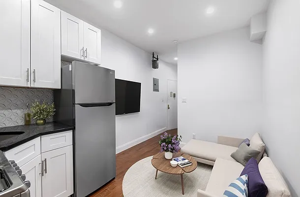 Rented by Compass | media 13