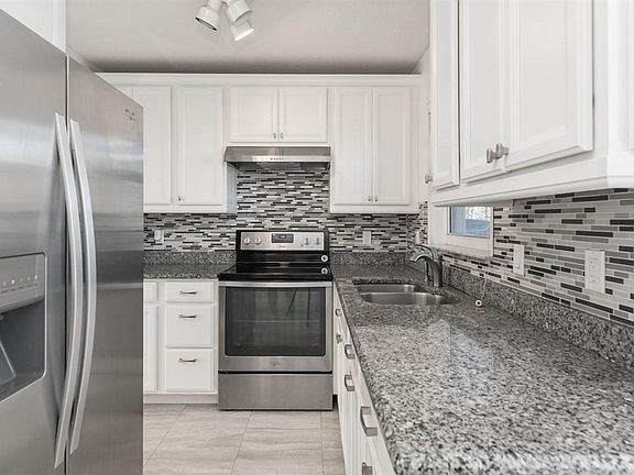5th image of 1501 SE 15th Ct APT 105