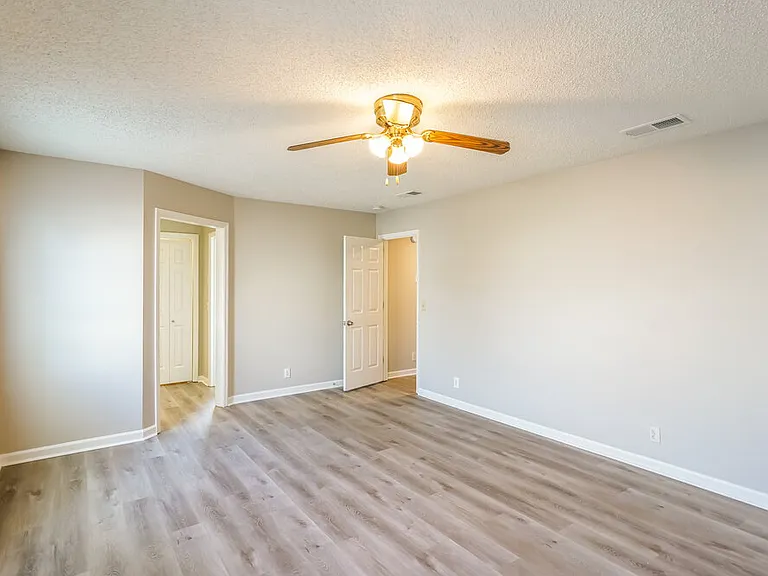 905 Traceton Ct — Photo 10