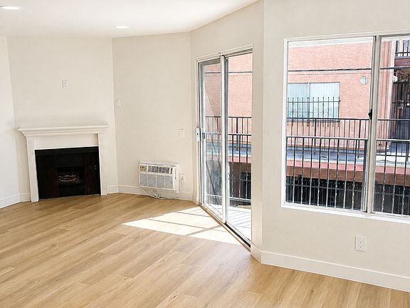 3rd image of 1352 N Molino Ave #201-304
