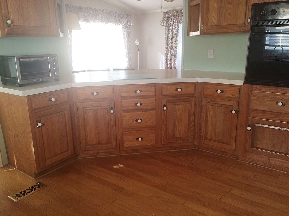 1st image of 601 Crest Ln
