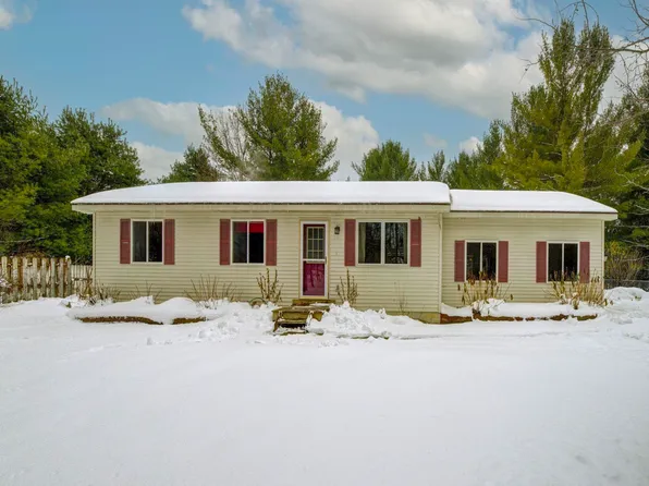 20341 White Oak Ct, Lake Ann, MI 49650