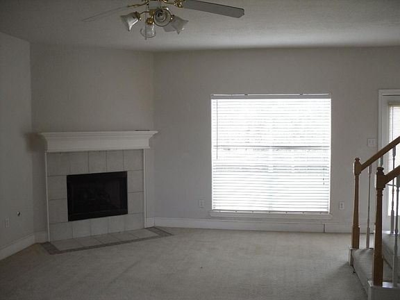4th image of 1112 Barkly Ct