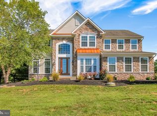 301 Applewood Dr, Douglassville, PA 19518