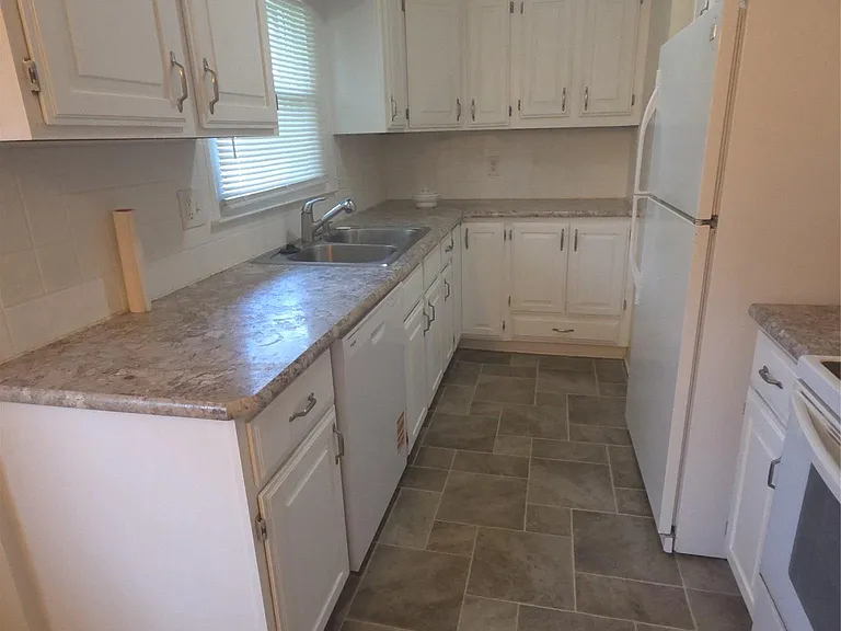 23654 Whitley Dr — Photo 12