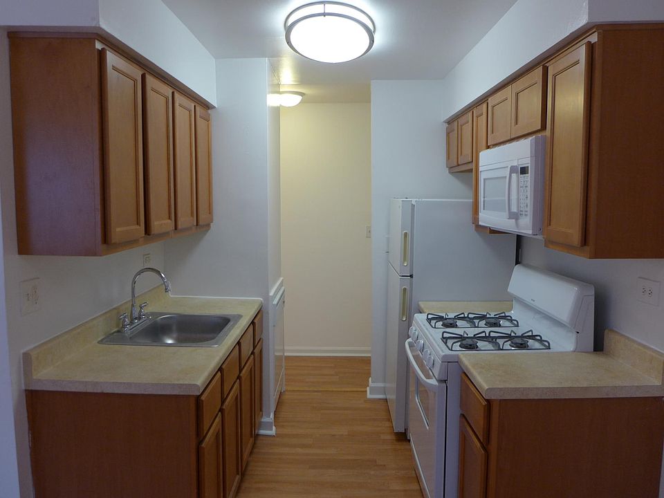 #402- Kitchen