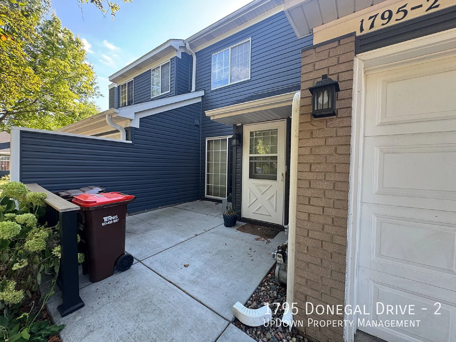 Charming 2-Bed Townhouse Retreat in Woodbury Spacious 1080 Sq Ft with 1 Bath. — Photo 3