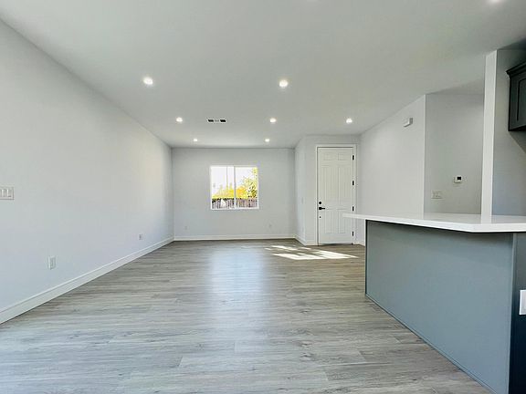 4th image of 226 1/2 N Broadmoor Ave W