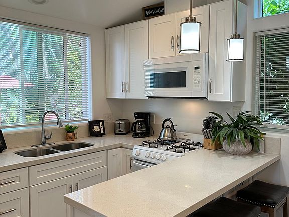 2nd image of 341 Hargrave St #1/2