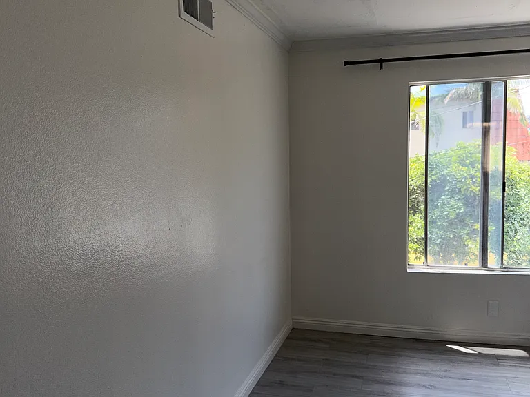 N Alhambra Ave — Photo 9