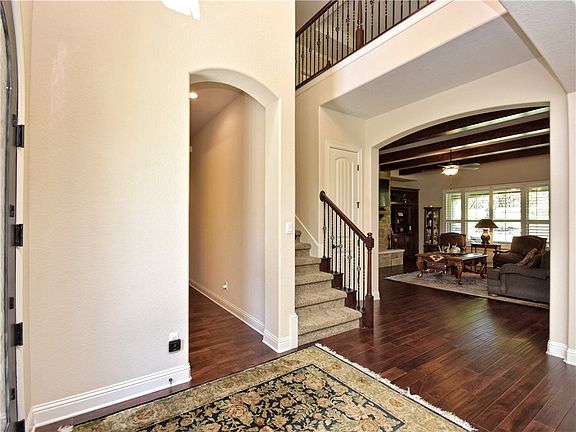 5th image of 221 Chadwick Dr