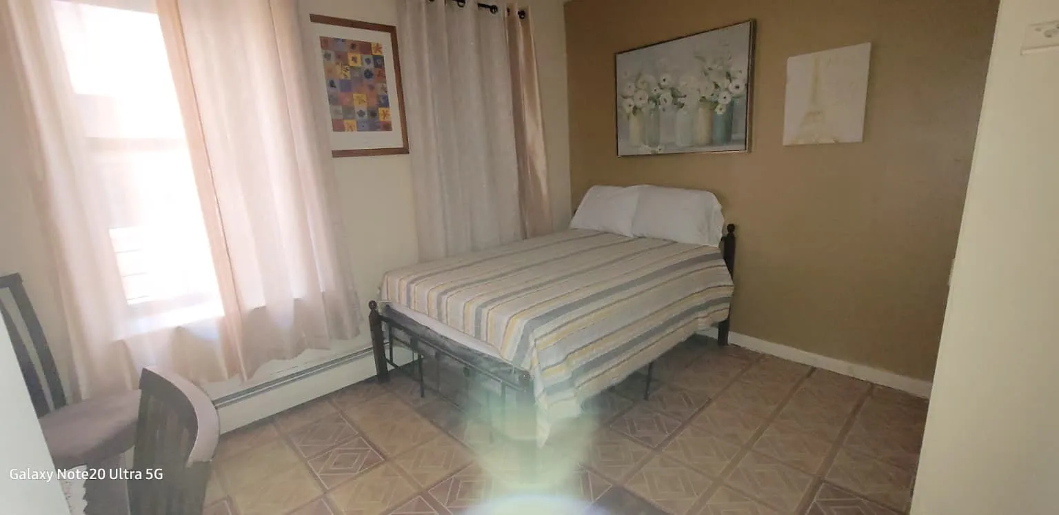 3 bed, 600 sqft, $1,200 — Photo 3
