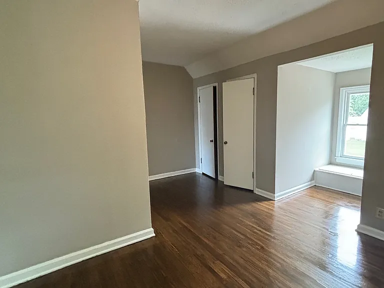 2052 S Market St — Photo 7