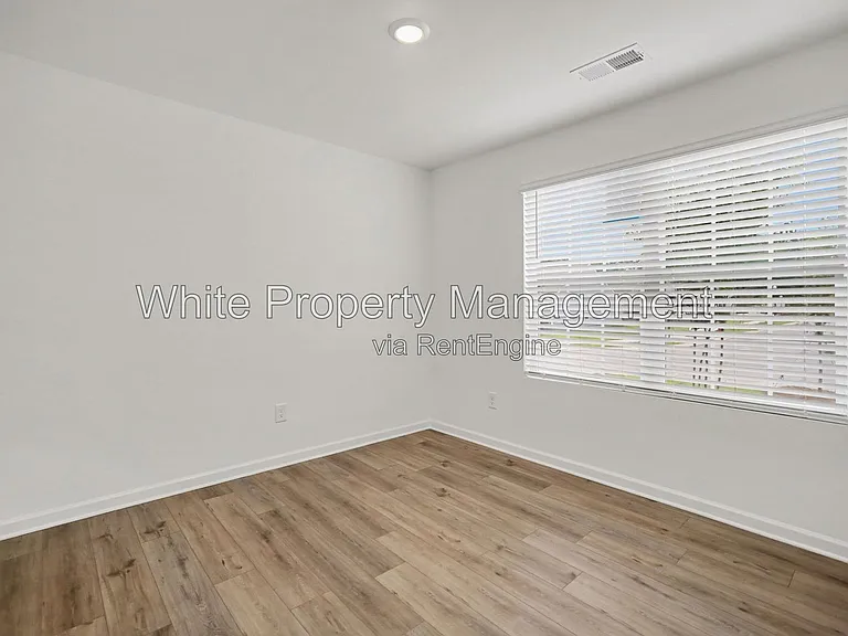 319 W 18th St — Photo 17