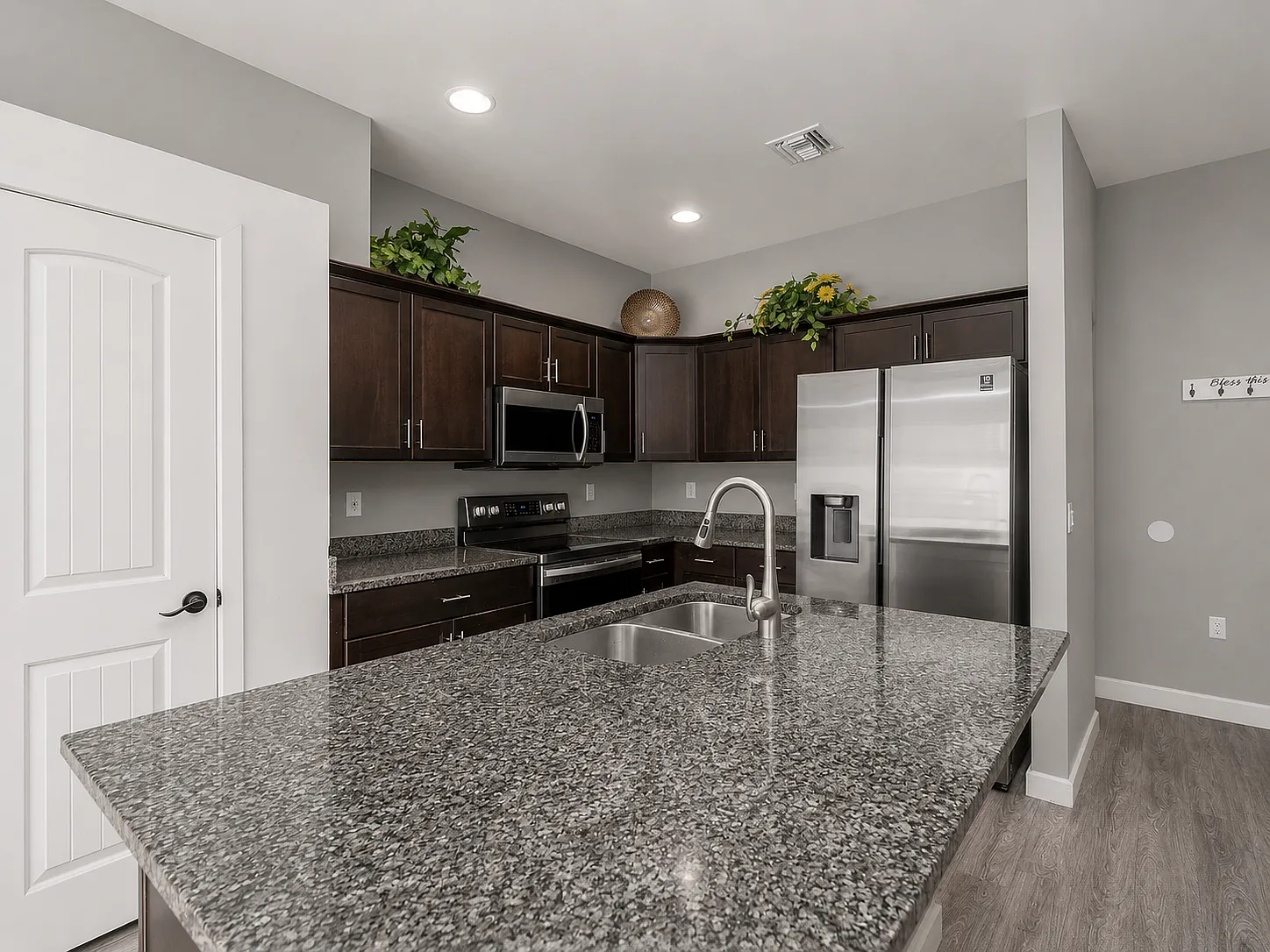 3 bed, 2.5 bath, 1699 sqft, $2,050 — Photo 3