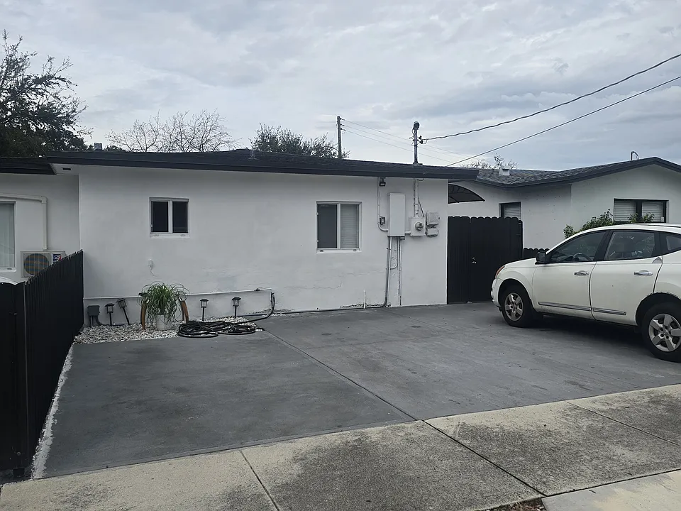621 NW 6th Ct