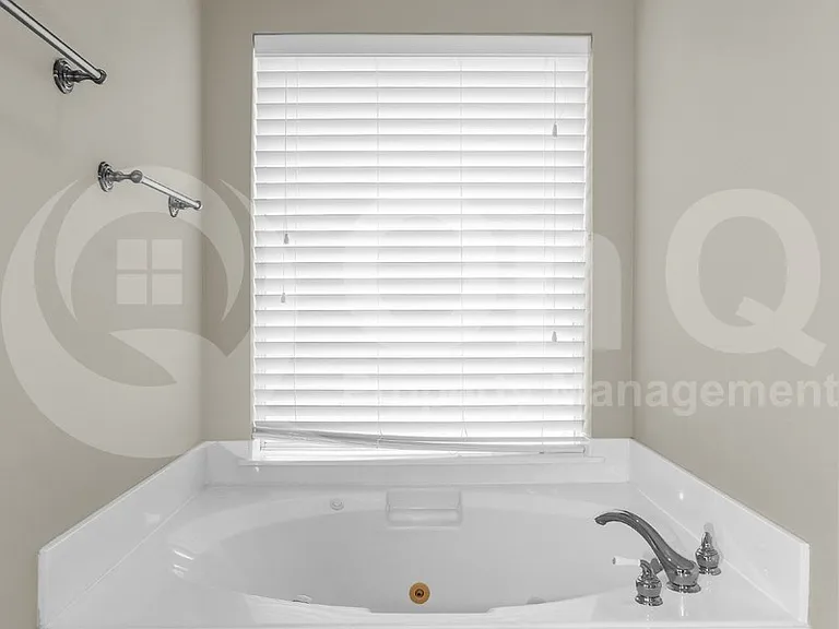 11281 Balcones Dr — Photo 38