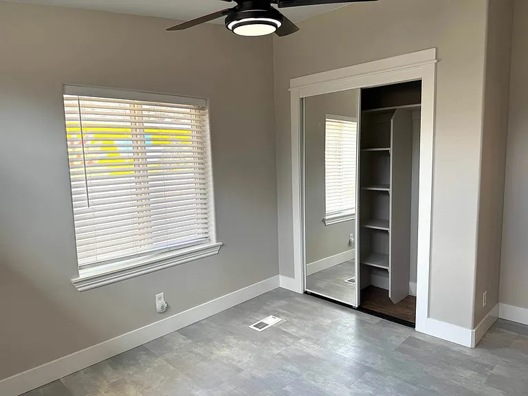 2557 E Beacon Light Rd — Photo 10