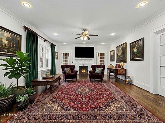 4th image of 221 Spring St
