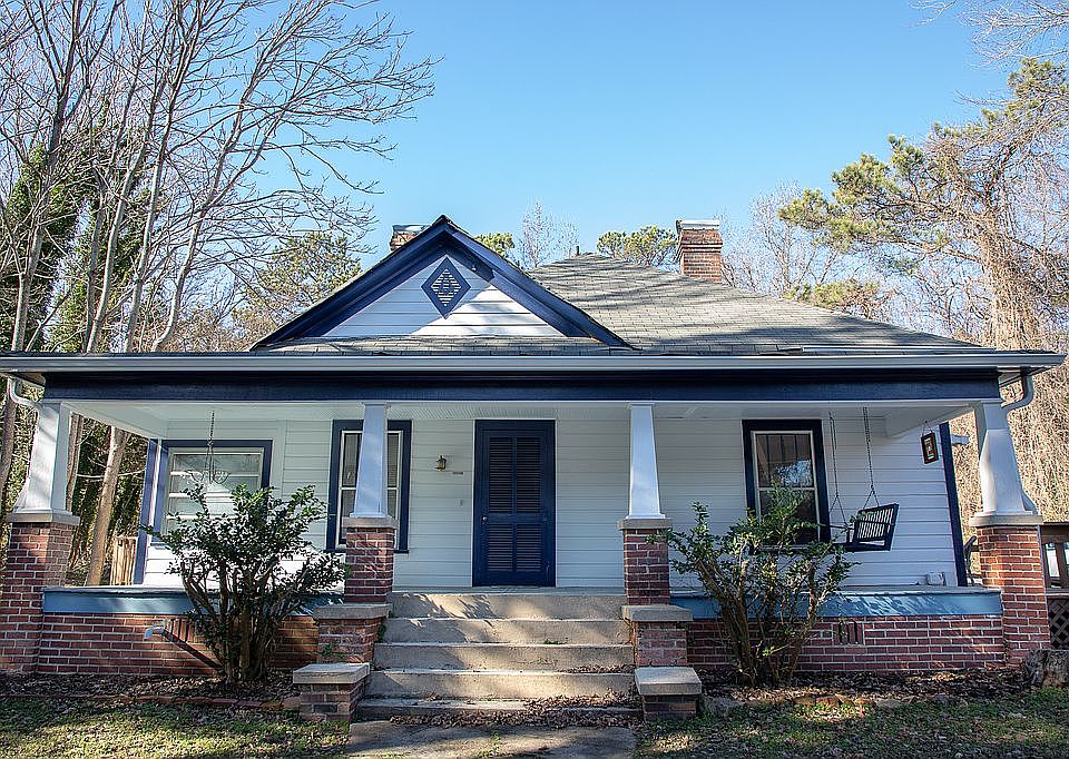 Front porch w/ swing.