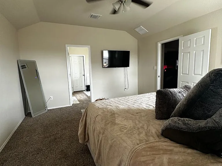 1812 Bee Creek Loop — Photo 20