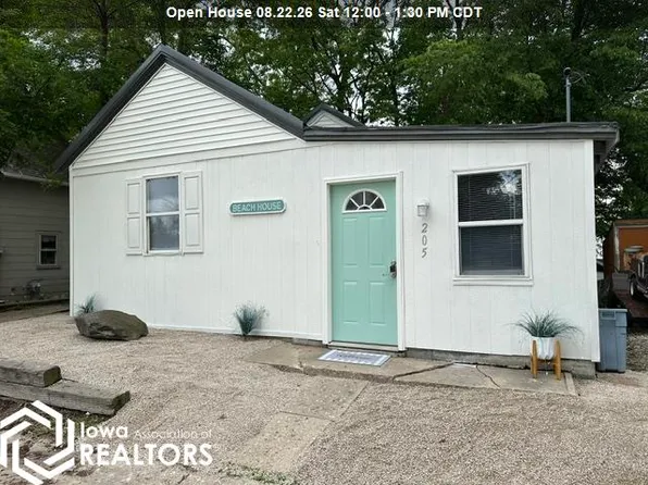 205 Asbury Dr, Clear Lake, IA 50428