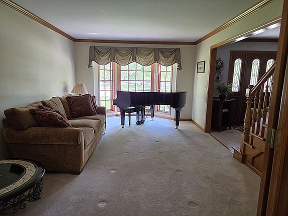 2nd image of 3 Ashwood Ct