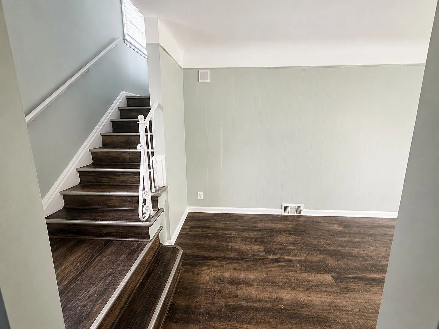 Move-In Ready 3-Bedroom Home with 1.5 Baths and Spacious Living Areas — Photo 4