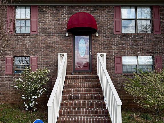 3rd image of 1067 Ridge Dr