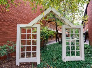 607 W Park Ave APT 206, Libertyville, IL 60048
